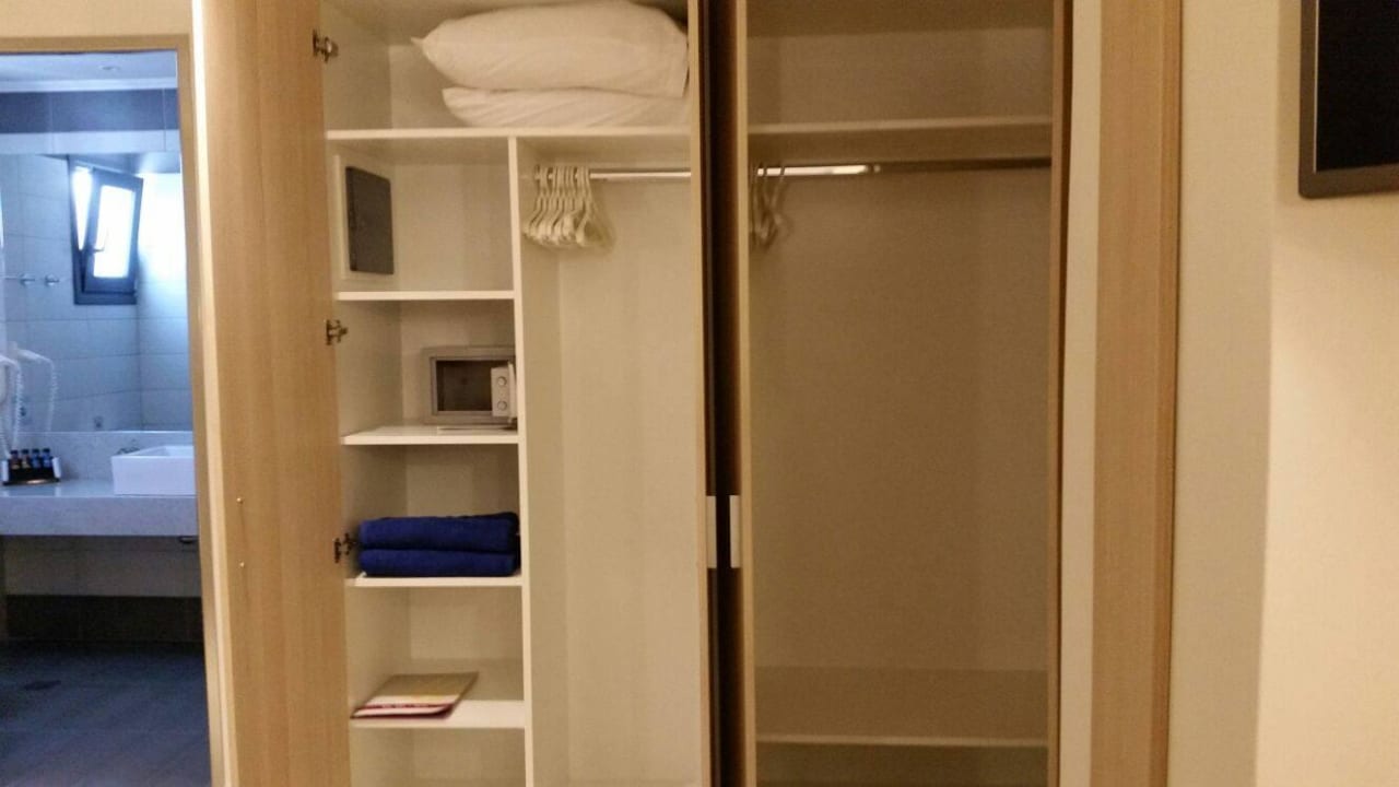Schrank mit Pooltüchern Rhodos Horizon Resort