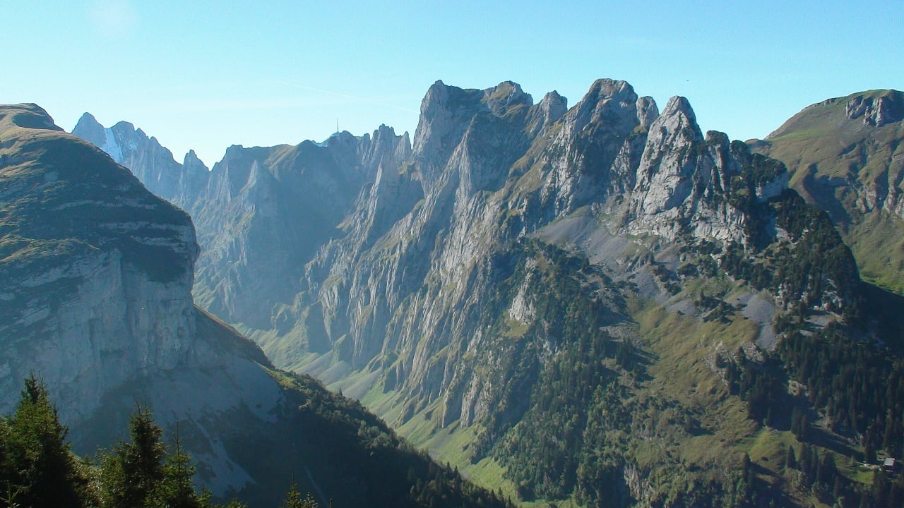 Blick auf Gebirgskette mit Säntis Berggasthaus Bollenwees