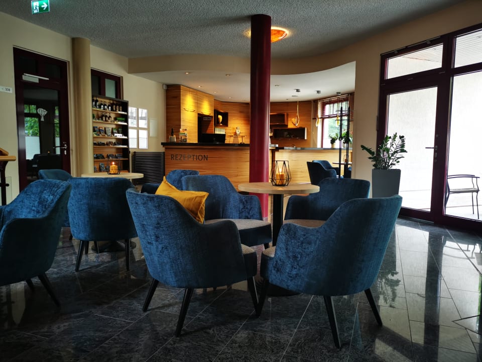 Lobby Parkhotel Neustadt
