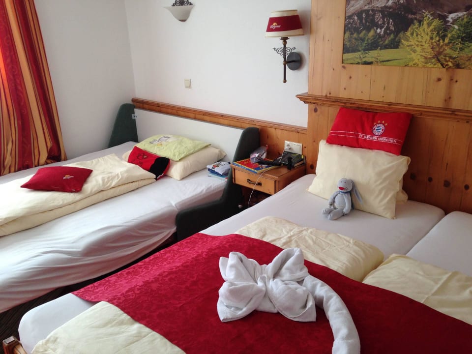 Schön gemachte Betten... Hotel Bergzeit by seven