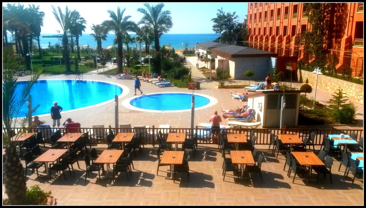 Außenbereich des Restaurants. Annabella Diamond Hotel & Spa