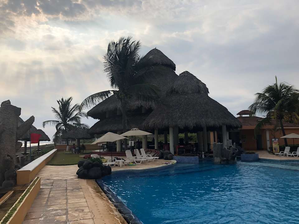 Pool Hotel Cayman Suites