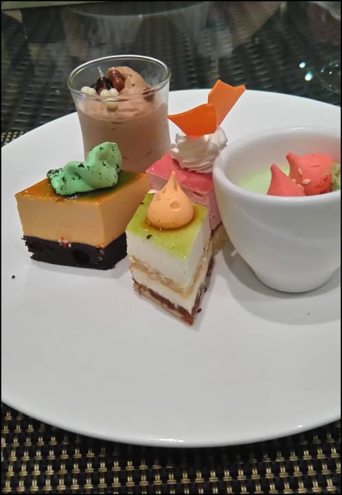 Desertauswahl Ajman Saray, a Luxury Collection Resort