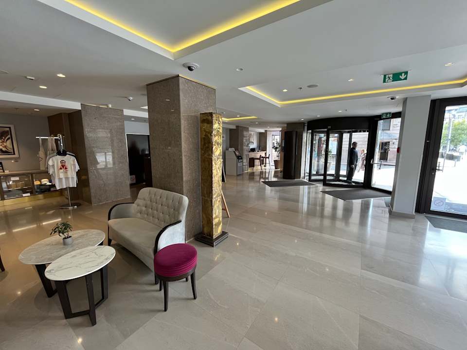 Lobby Courtyard Belgrade City Center