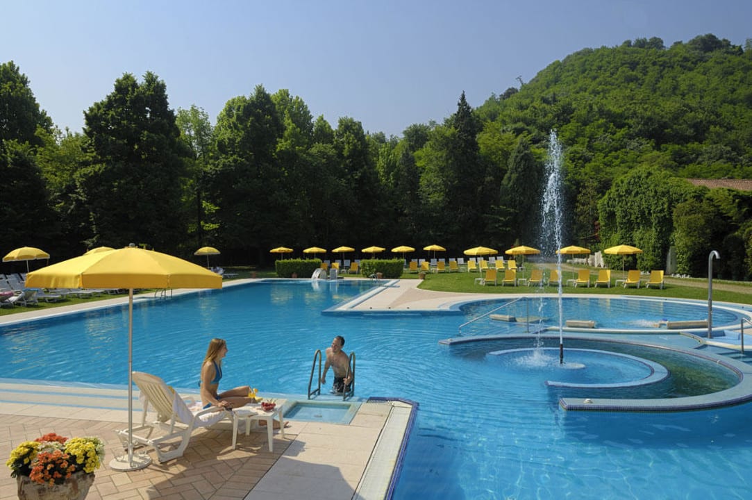 Piscina termale esterna Hotel Terme Preistoriche