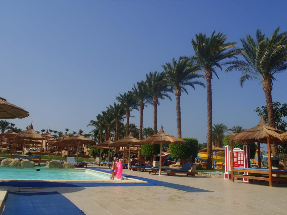 Pri tobogánoch v Beach Albatrose Pickalbatros Palace Resort