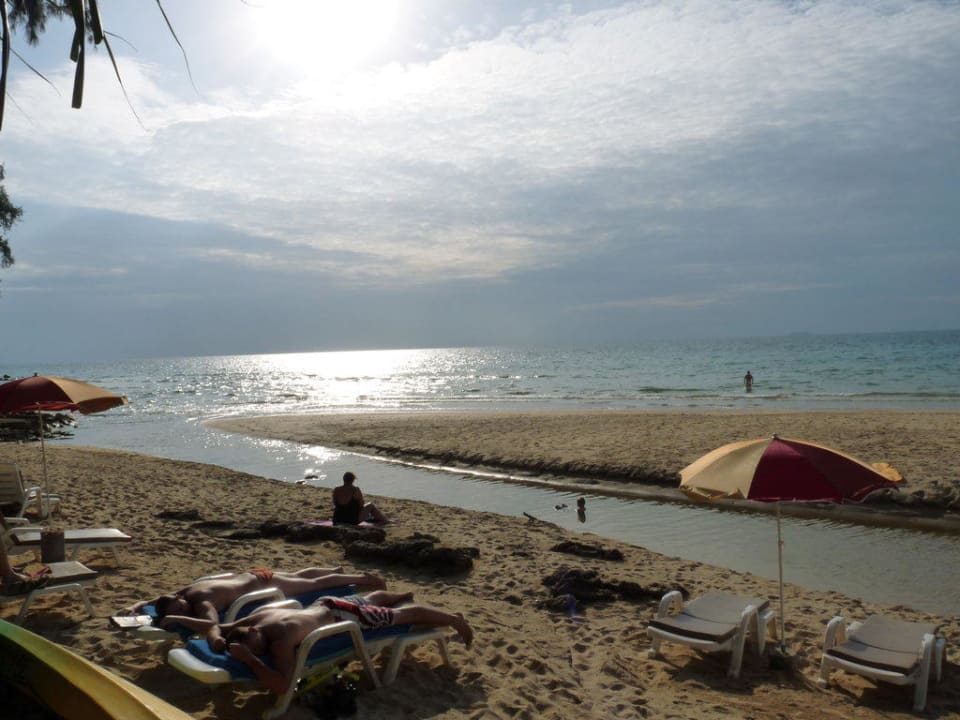 Blick vom Liegeplatz aufs Meer Hotel Lanta Castaway Resort