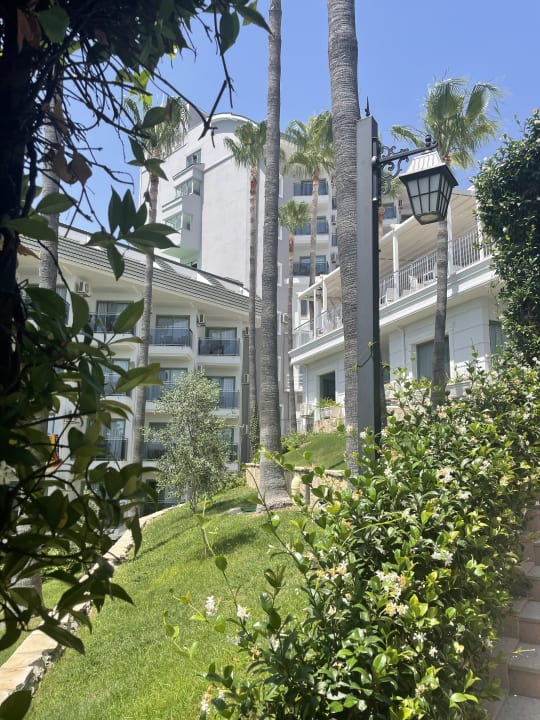 Gartenanlage Iz Flower Side Beach Hotel