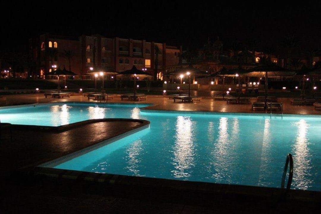 Basen nocą Pickalbatros Aqua Park Resort - Hurghada