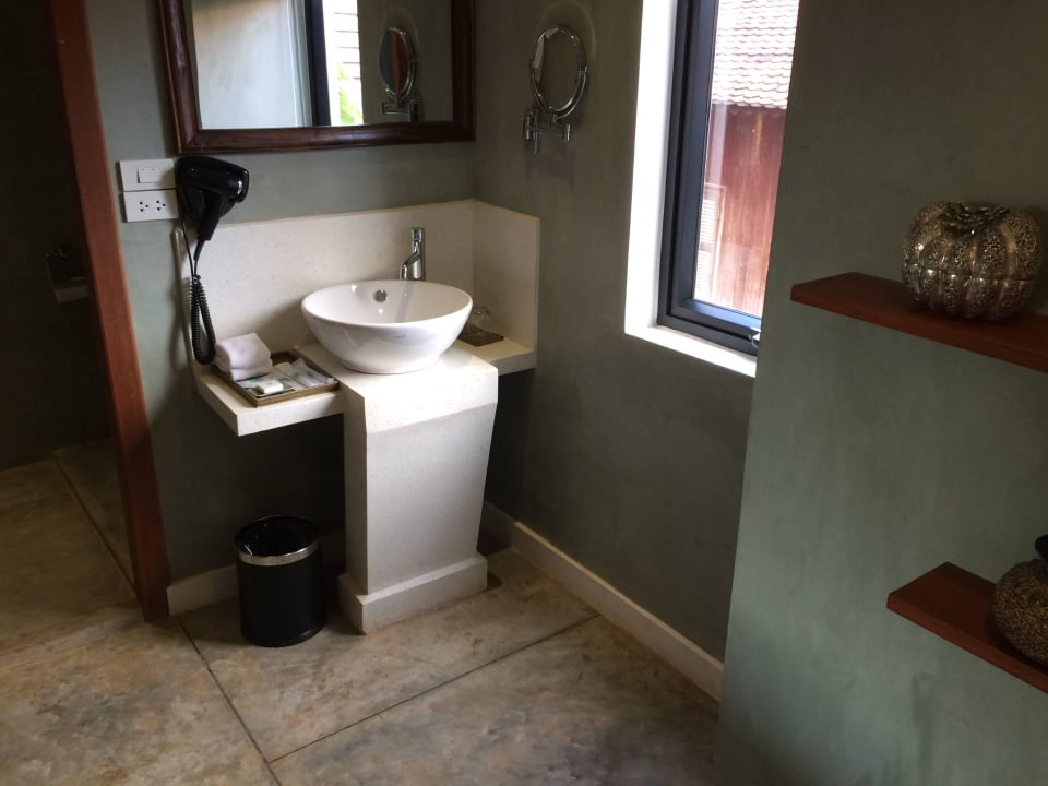 Bad Chronicle Angkor Hotel