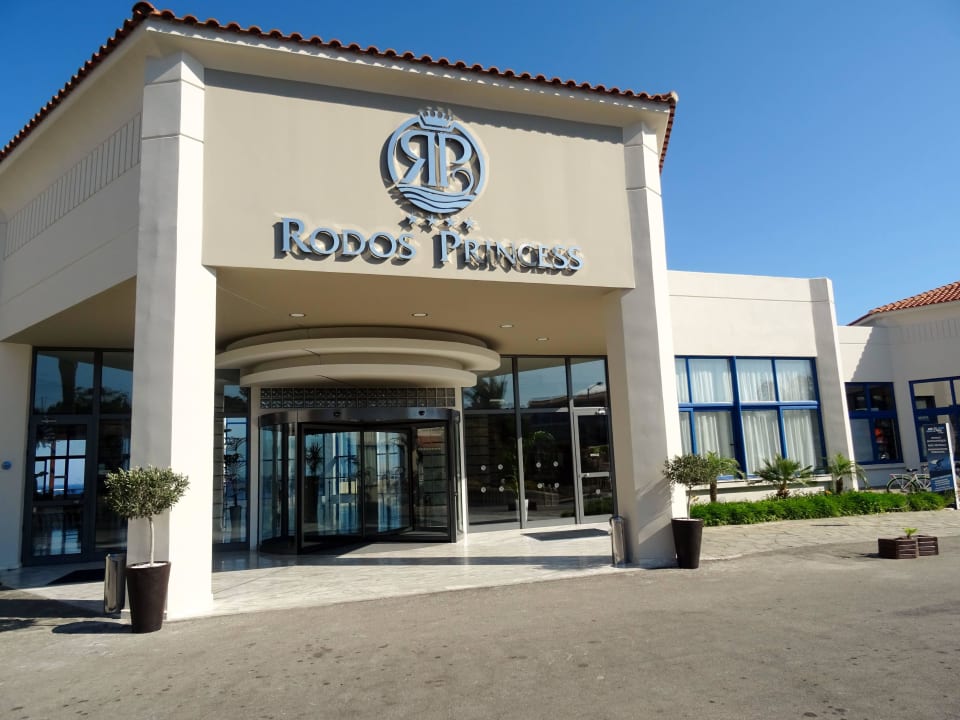 Hoteleingang mit Vorfahrt Rodos Princess Beach Hotel & Spa