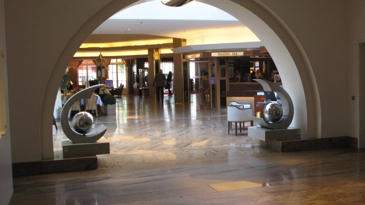 Auf d. Weg zum zweiten Eingang Grand Elysée Hamburg