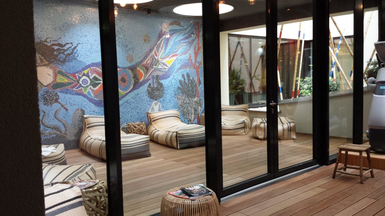 Ruhebereich, Outdoor überdacht 25hours Hotel Wien beim MuseumsQuartier