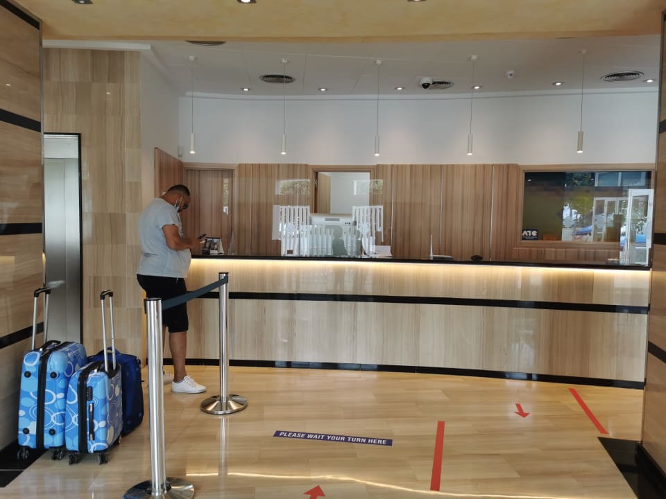 Lobby Hotel GHT Maritim
