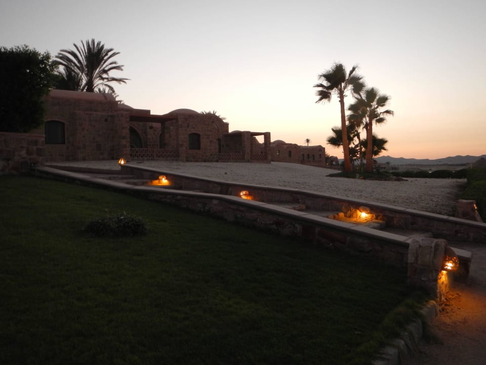 Zimmerbungalows entlang des Riffweges Mövenpick Resort El Quseir