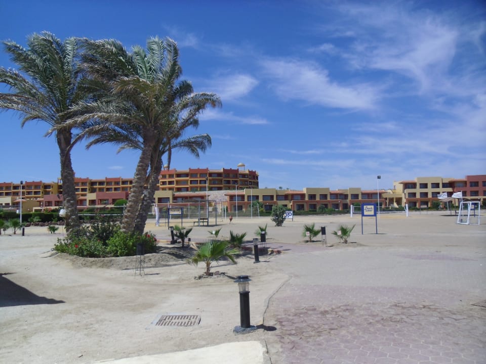 Plac hotelowy Malikia Resort Abu Dabbab