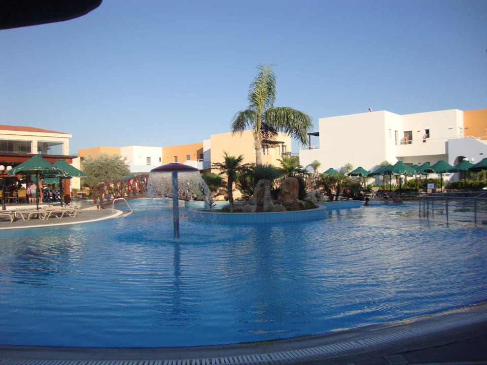 Einer der 4 Pools Atlantica Mikri Poli Rhodes