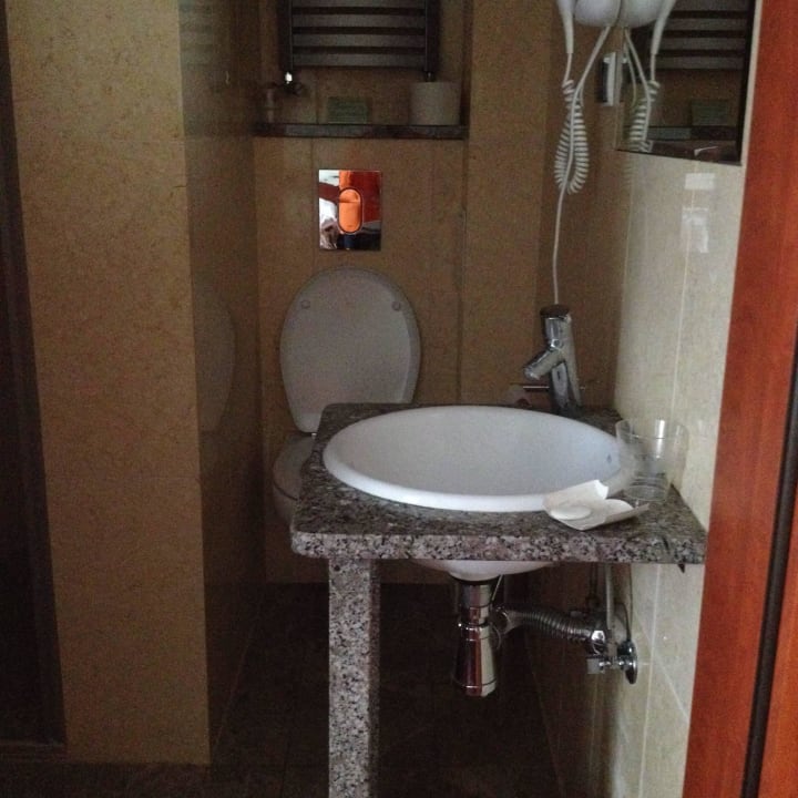 Blick ins Badezimmer Hotel Atol