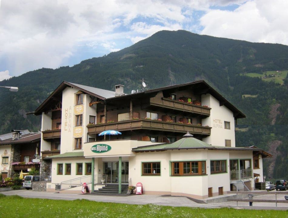 "Hausansicht" Hotel Alpina (Ried Im Zillertal) • HolidayCheck (Tirol ...