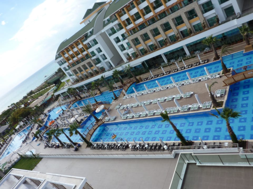 Blick auf einen den Hauptpool Port Nature Luxury Resort & Spa