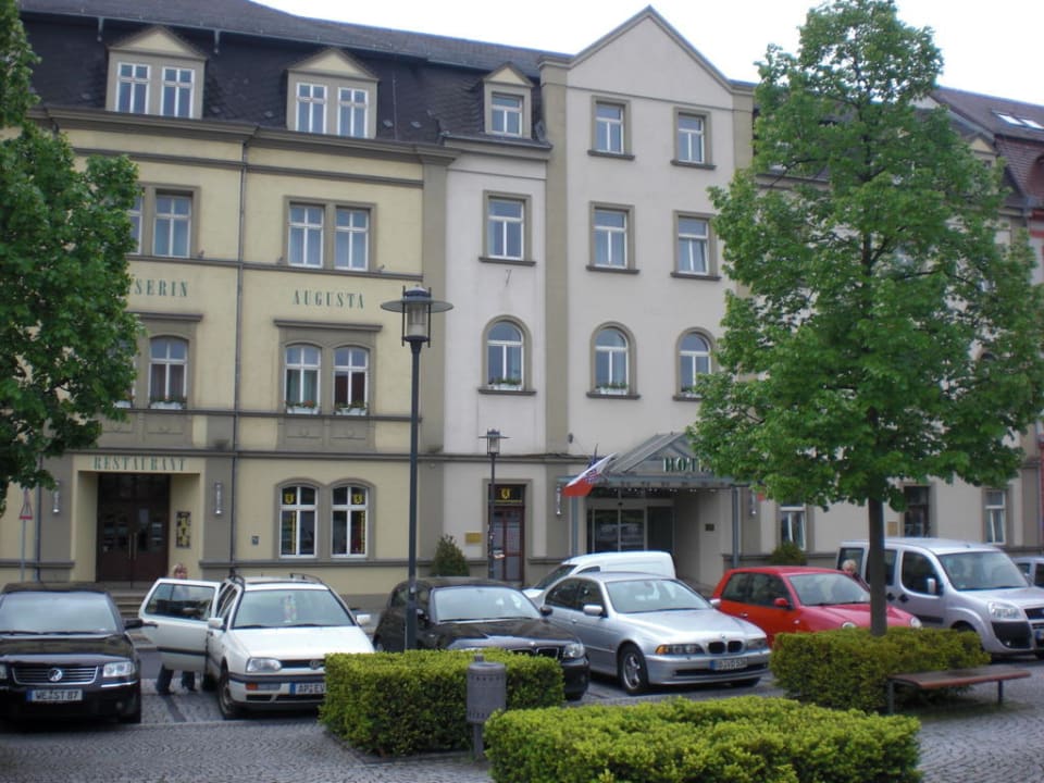Außenansicht; Eingangsbereich Hotel Kaiserin Augusta