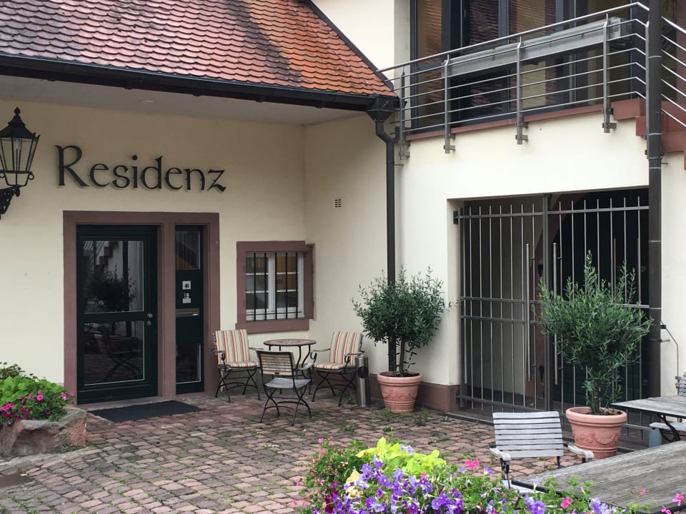 Außenansicht Hotel Residenz im Schloss Neuweier