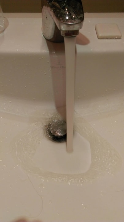 Brudna woda Golden Tulip Warsaw Centre Hotel