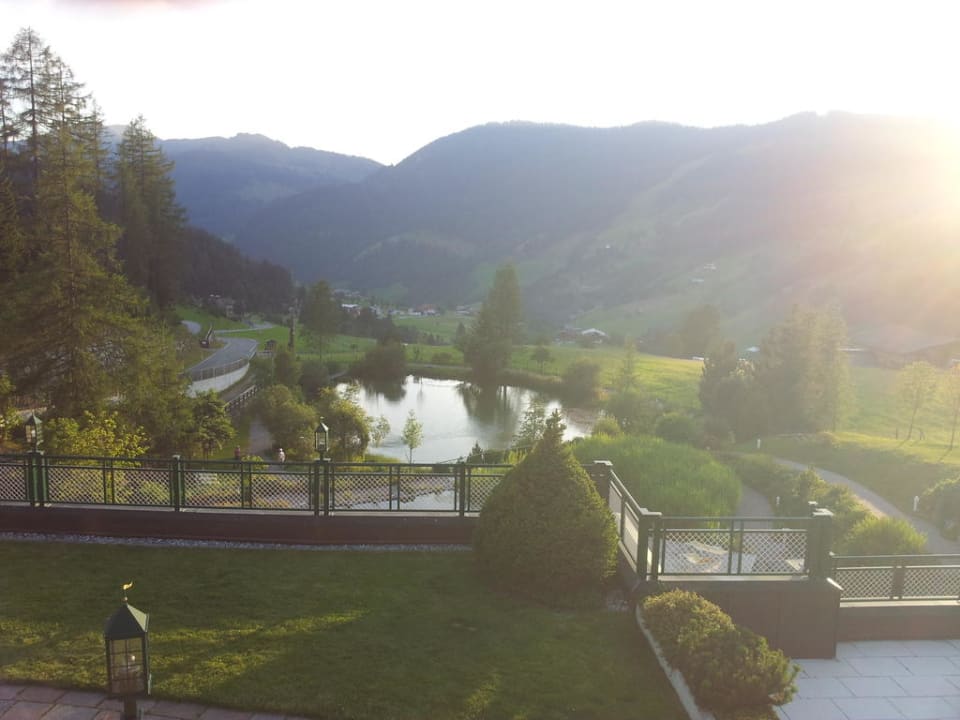 Blick vom Balkon auf die Teiche Übergossene Alm Resort
