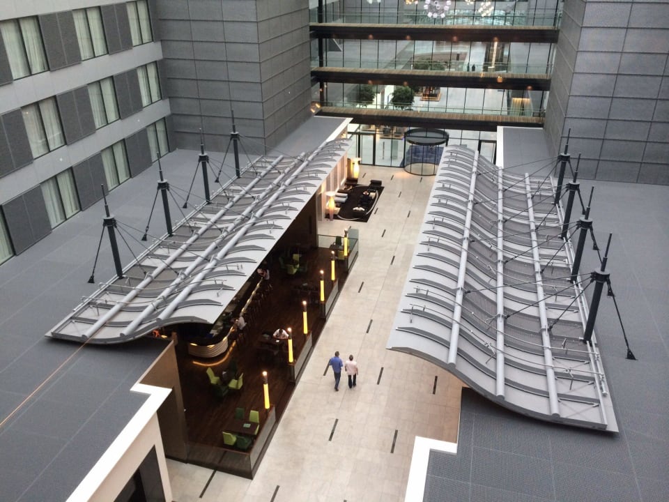 Eingang Hilton Frankfurt Airport