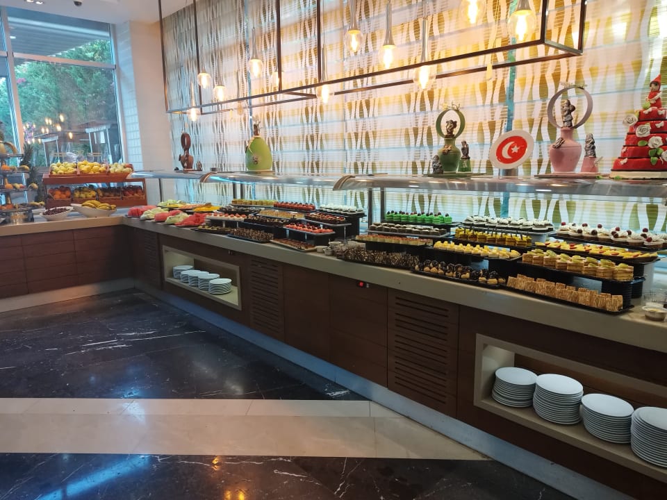 Gastro Saturn Palace Resort Hotel