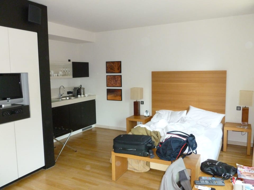 Doppelzimmer, links hinten ist die kleine Küche Clipper Boardinghouse Hamburg-Holzhafen