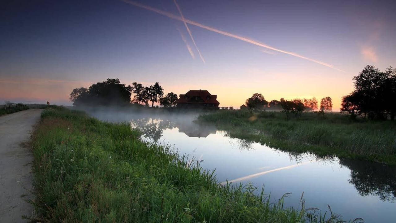 Stanica w chmurach :) Dwór Stanica Rzeczna Łabędzie