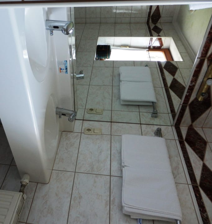 Doppelwaschbecken im Bad Hotel Hochfilzer