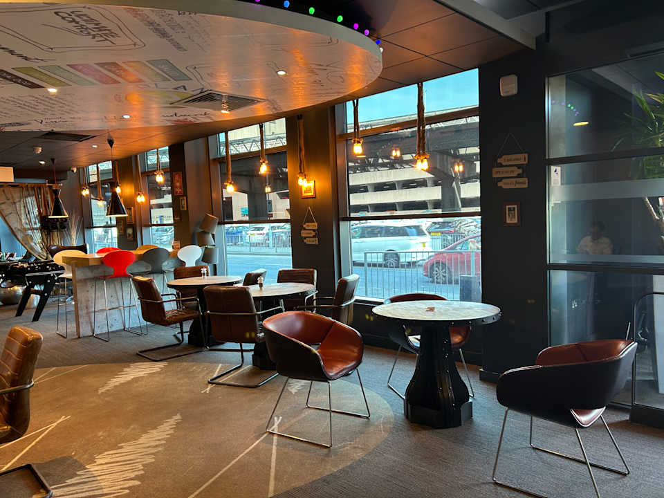 Lobby Hotel Ibis Birmingham Airport