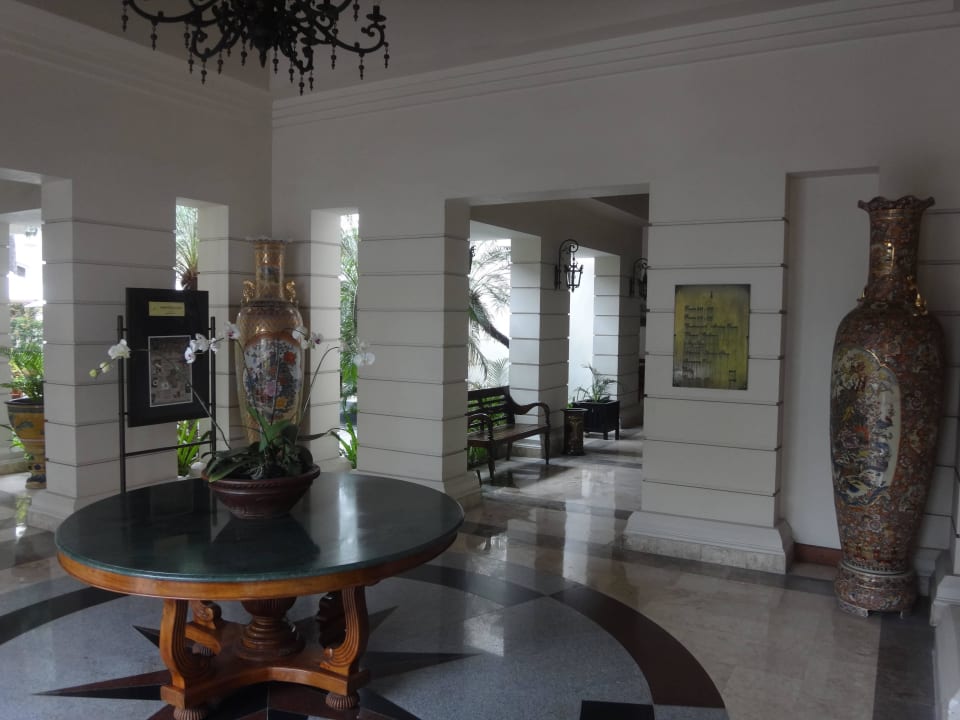 In der Lobby The Phoenix Hotel Yogyakarta