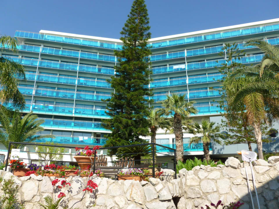 Hotel von der Poolanlage gesehen  Hotel Calypso Beach