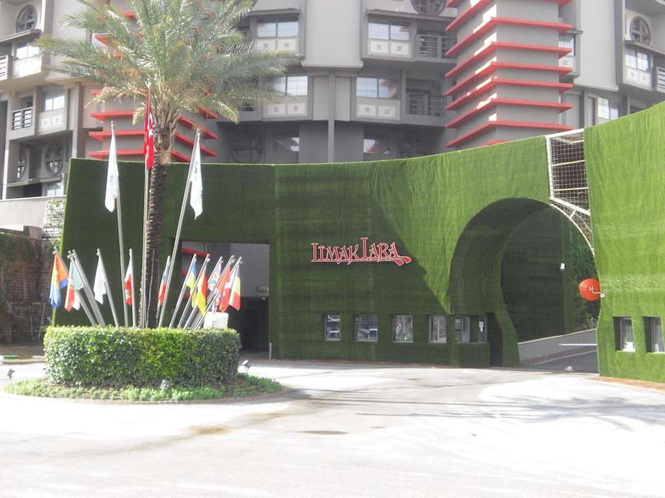 Eingang zum Limak Lara Deluxe Hotel Limak Lara Deluxe Hotel & Resort