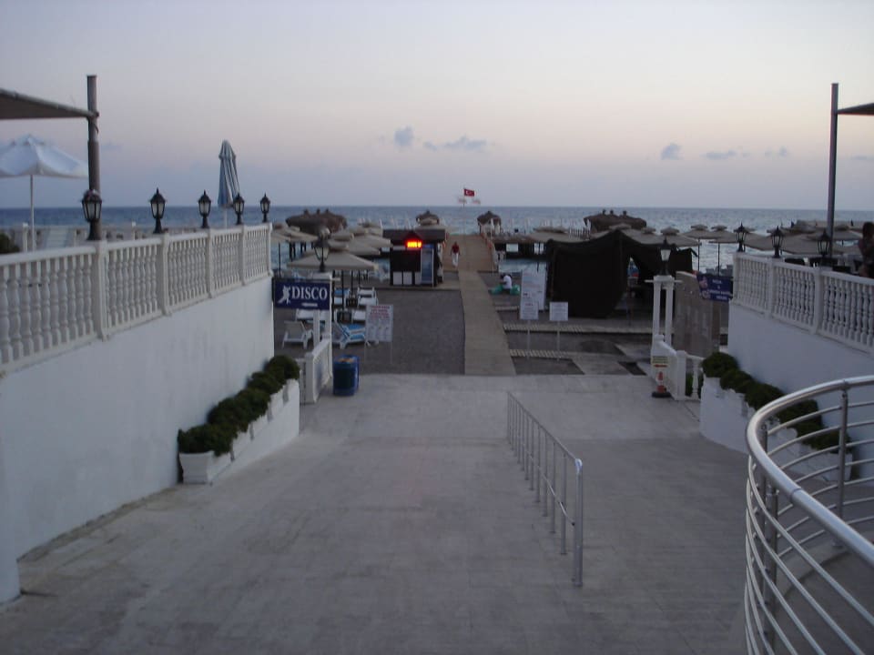 Zugang zum Strand Hotel Club Nena