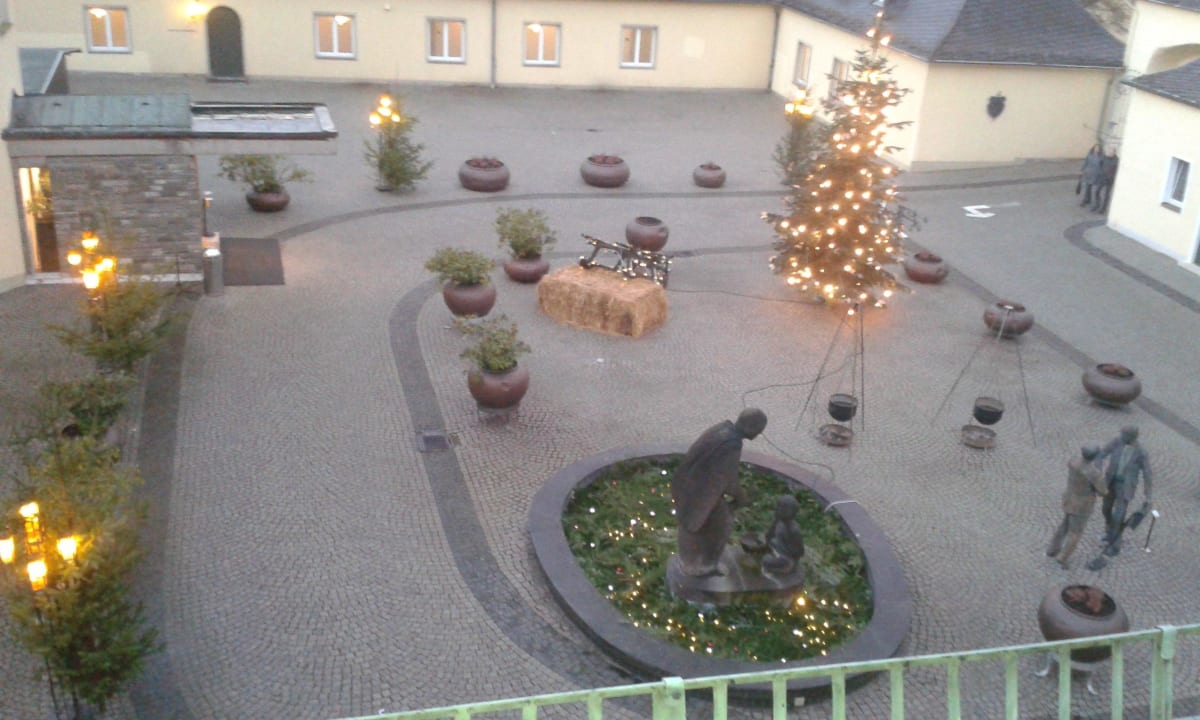 Innenhof Hotel Klostergut Jakobsberg