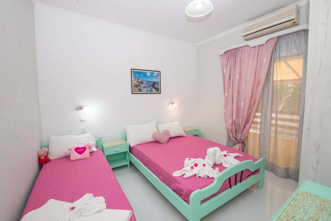 Zimmer Eleni Family Apartments