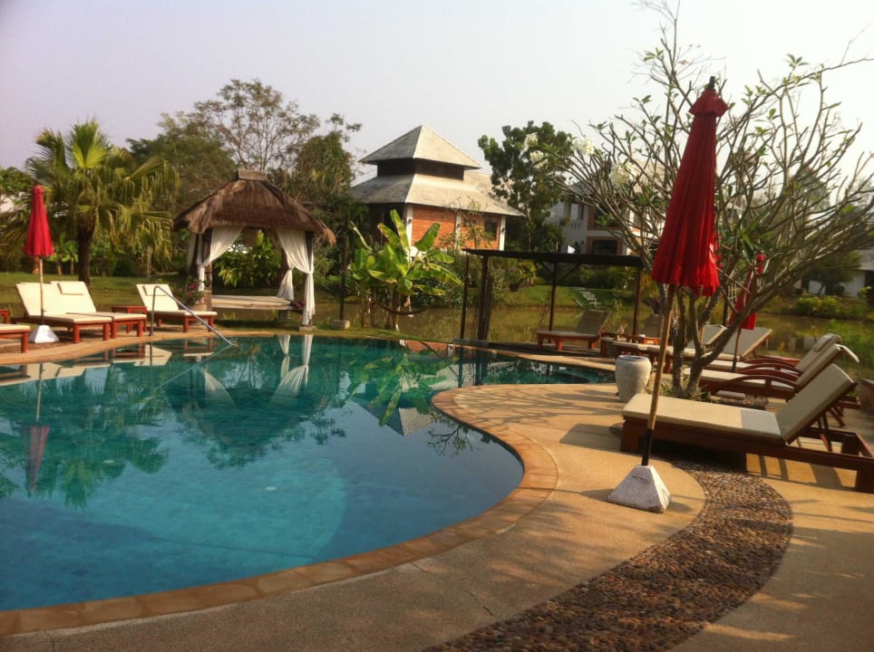 Blick zum Masagepavillon Baan Chai Thung Resort