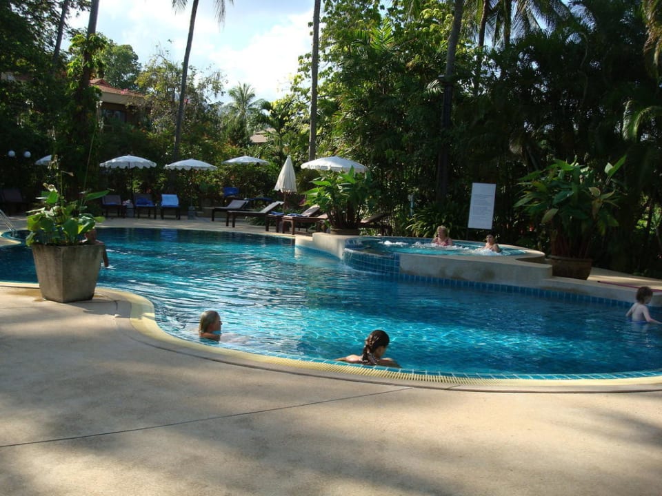 Unterer Pool mit Jacuzzi The Fair House Beach Resort