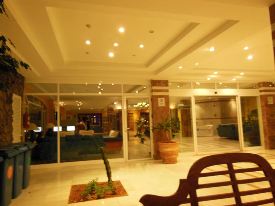 Grosser Eingang R2 BUGANVILLA Hotel & Spa