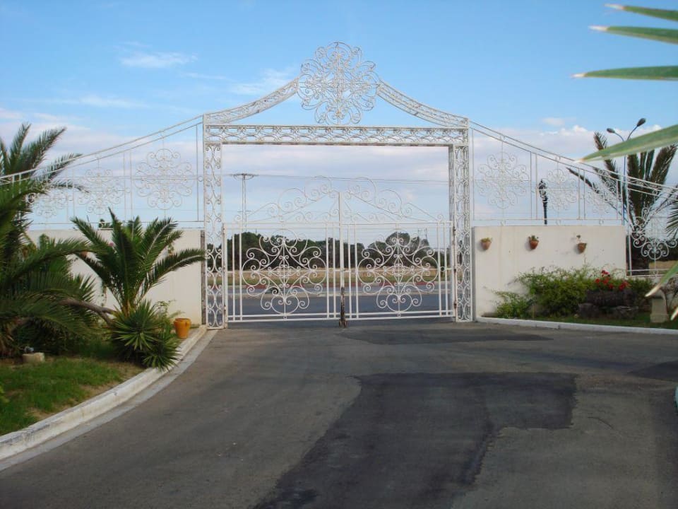 Der Hoteleingang/ausgang Palmyra Golden Beach