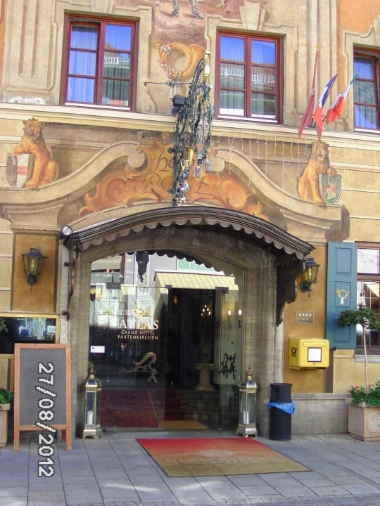 Eingang ATLAS Grand Hotel