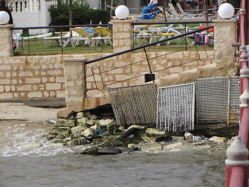Vermüllter Strand Alassio Hotel and Thalasso