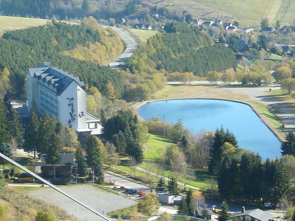 Blick vom Sessellift auf das Hotel Best Western Ahorn Hotel Oberwiesenthal - Adults only