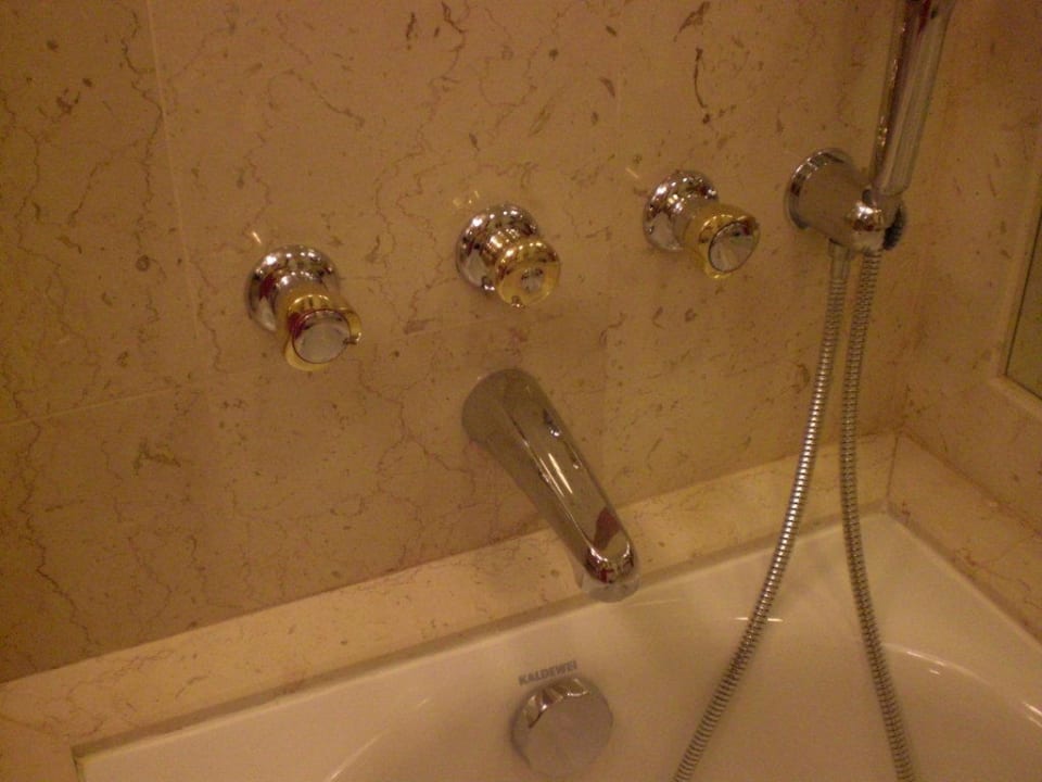 Gold im Badezimmer Grand Hyatt Muscat