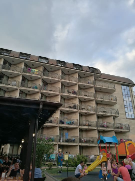 Außenansicht Hotel Baikal