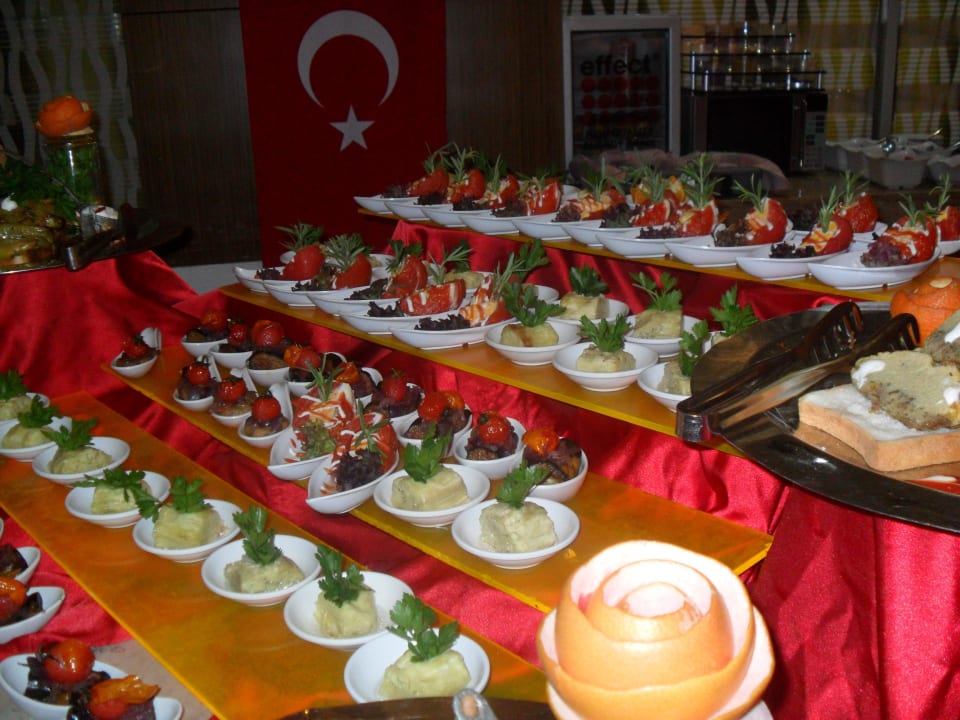 Das Vorspeisenbuffet Saturn Palace Resort Hotel